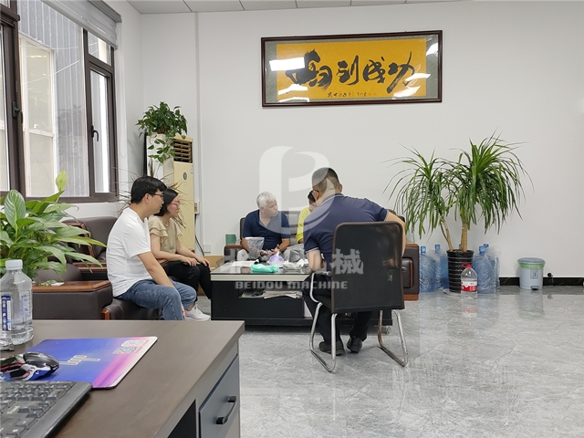 北斗機(jī)械熱情接待遠(yuǎn)道而來的印度客戶